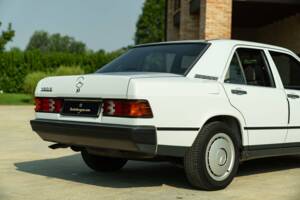 Image 19/45 of Mercedes-Benz 190 E (1987)