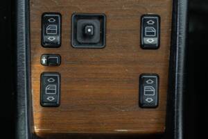 Bild 33/48 von Mercedes-Benz 200 CE (1990)