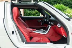 Image 25/50 of Mercedes-Benz SLS AMG (2010)
