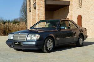Image 1/50 de Mercedes-Benz 200 CE (1992)