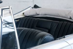 Image 25/49 of Mercedes-Benz 220 SE b (1962)