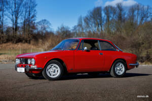 Image 3/43 of Alfa Romeo 2000 GT Veloce (1972)
