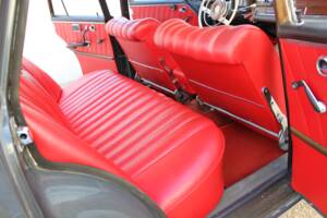 Image 6/18 of Mercedes-Benz 220 SE b (1961)