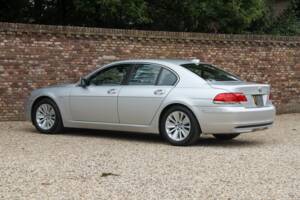 Immagine 2/50 di BMW 750i (2007)