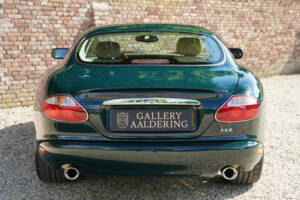 Image 42/50 of Jaguar XKR (2001)