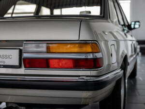 Image 19/25 of BMW 520i (1984)