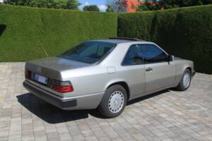 Bild 3/16 von Mercedes-Benz 230 CE (1990)