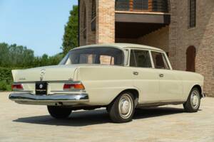 Image 7/50 of Mercedes-Benz 200 (1966)