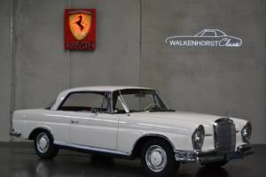 Image 56/61 de Mercedes-Benz 250 SE (1966)