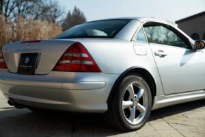 Obraz 9/48 pojazdu Mercedes-Benz SLK 320 (2001)