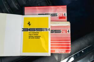 Image 29/30 of Ferrari 365 GTB&#x2F;4 Daytona (1973)