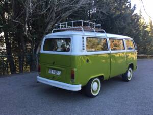 Image 2/6 of Volkswagen T2b Kombi (1979)
