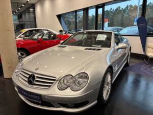 Image 8/29 of Mercedes-Benz SL 55 AMG (2002)