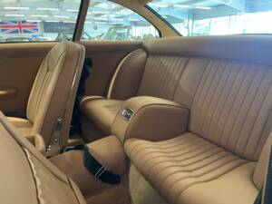 Image 12/20 of Ferrari 330 GT 2+2 (1967)