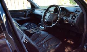 Immagine 4/50 di Mercedes-Benz E 55 AMG (1999)