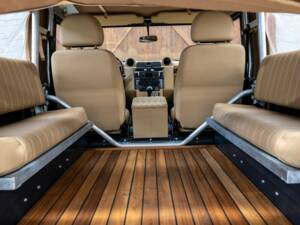 Image 19/26 of Land Rover Defender 90 (2014)