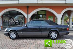 Imagen 2/10 de Mercedes-Benz 300 CE-24 (1993)