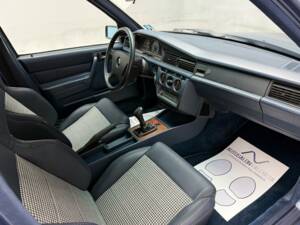 Image 8/28 of Mercedes-Benz C 180 (1994)