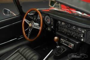 Image 15/19 de Jaguar E-Type (1969)