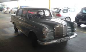 Image 1/4 de Mercedes-Benz 200 (1967)