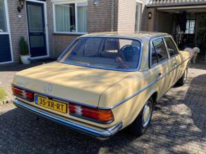 Afbeelding 2/15 van Mercedes-Benz 200 (1983)