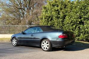 Image 4/24 of Mercedes-Benz CLK 430 (2000)