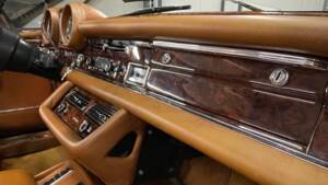 Image 22/26 de Mercedes-Benz 280 SE (1970)