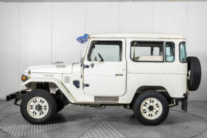 Image 9/50 of Toyota Land Cruiser BJ 40 (1977)