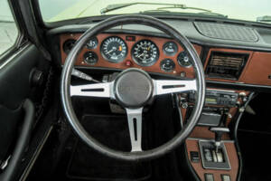 Image 8/50 of Triumph Stag (1972)