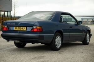 Bild 46/79 von Mercedes-Benz 200 CE (1993)