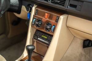 Afbeelding 39/63 van Mercedes-Benz 230 CE (1988)