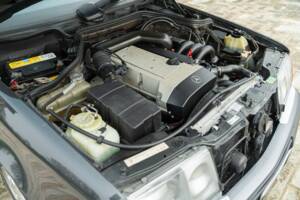 Image 45/49 of Mercedes-Benz 320 E (1993)