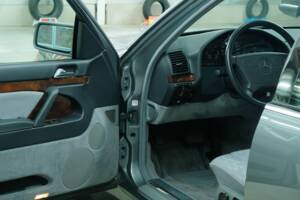 Bild 49/50 von Mercedes-Benz 300 SE (1992)