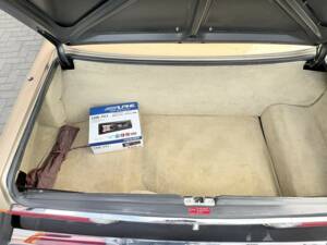 Image 33/50 of Mercedes-Benz 560 SL (1987)