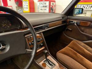 Afbeelding 10/20 van Mercedes-Benz 280 SE (1983)