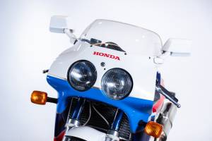 Bild 43/48 von Honda DUMMY (1988)