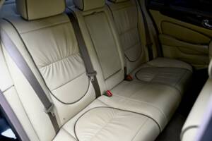 Image 34/50 of Jaguar XJ 8 4.2 (2006)