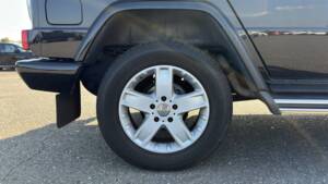 Bild 13/63 von Mercedes-Benz G 500 (lang) (2009)
