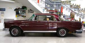 Bild 38/39 von Mercedes-Benz 220 SE b (1964)