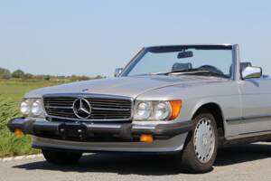 Image 27/50 de Mercedes-Benz 560 SL (1988)