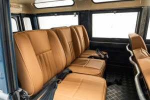 Image 19/31 of Land Rover 109 (1980)