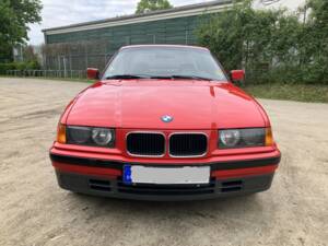 Immagine 3/35 di BMW 318is (1992)