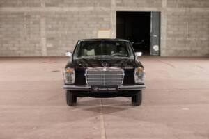 Image 2/64 of Mercedes-Benz 230/6 LWB (1976)