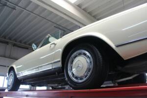 Image 12/50 of Mercedes-Benz 250 SL (1967)