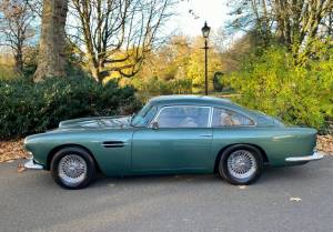 Image 40/50 de Aston Martin DB 4 (1963)
