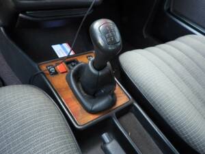 Bild 9/15 von Mercedes-Benz 190 E (1988)