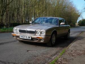 Image 3/19 of Jaguar XJ 8 Sovereign (1999)