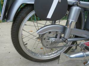 Bild 35/45 von MV Agusta 150 Sport (1953)