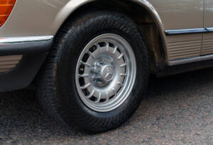 Image 9/23 of Mercedes-Benz 380 SL (1985)
