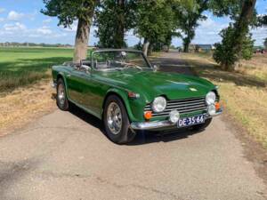 Image 1/8 de Triumph TR 250 (1967)